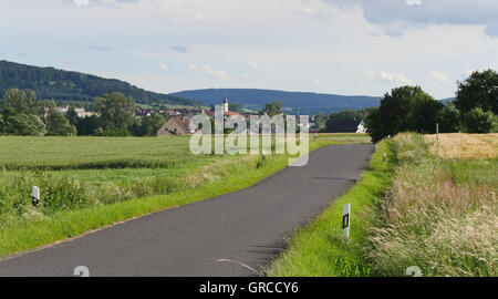 Romantico, Itzgrund Bodelstadt in Coburg County all orizzonte, Alta Franconia Foto Stock