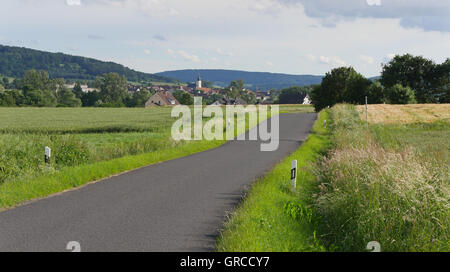 Romantico, Itzgrund Bodelstadt in Coburg County all orizzonte, Alta Franconia Foto Stock