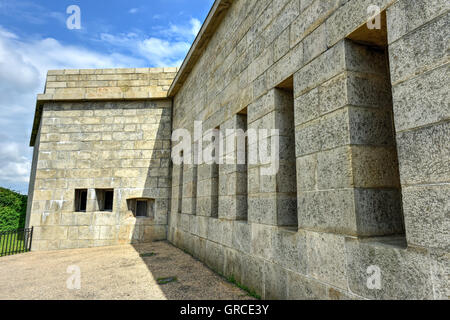 Fort Trumbull in New London, Connecticut lungo la costa atlantica, costruito nell'Egiziano in stile Revival nel XIX secolo. Foto Stock