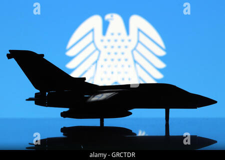 Tornado Jet militare con l'emblema del tedesco Bundetag Foto Stock