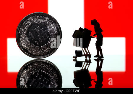 Bandiera svizzera e Franc moneta con la donna e la piena Carrello Foto Stock