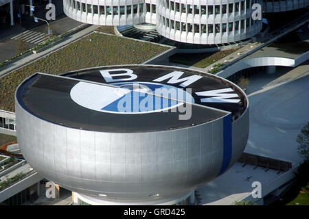 Museo Bmw presso la sede della BMW a Monaco di Baviera Foto Stock