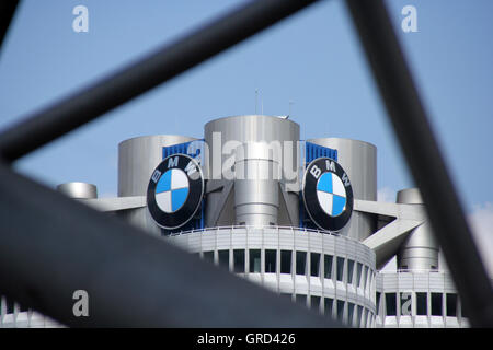 Sede della casa automobilistica BMW a Monaco di Baviera Foto Stock