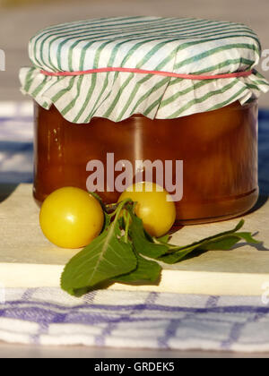 Bicchiere di mirabelle, marmellata fatta in casa Foto Stock