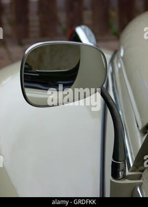 Oldtimer, Old VW Beetle dagli anni cinquanta, Primo Piano Foto Stock