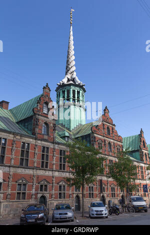 Torre di Borsa nel centro della città di Copenhagen, Danimarca Foto Stock