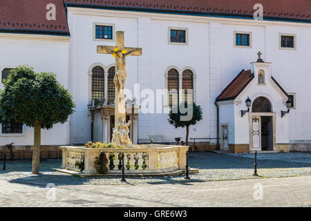 Queen Mary e st. Chiesa di San Gottardo a MOSONMAGYAROVAR, Ungheria Foto Stock