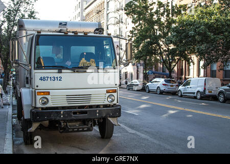 Un noi mail carrello parcheggiato nelle strade di Manhattan. Foto Stock