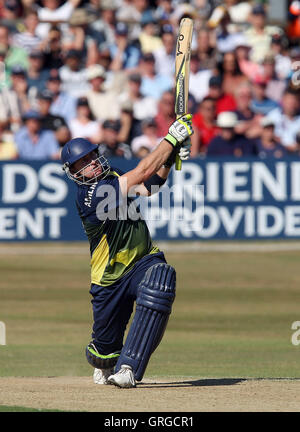 Scott punteggi Styris sei manches di Essex - Essex Eagles vs Middlesex Panthers - Friends Provident venti 20 T20 Cricket presso la Ford County Ground, Chelmsford Essex - 18/07/10 Foto Stock