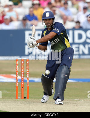 Ravi Bopara in azione di ovatta per Essex - Essex Eagles vs Somerset sciabole - Friends Provident venti 20 T20 Cricket presso la Ford County Ground, Chelmsford Essex - 11/07/10 Foto Stock