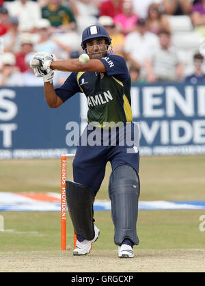 Ravi Bopara smashes sei manches di Essex - Essex Eagles vs Somerset sciabole - Friends Provident venti 20 T20 Cricket presso la Ford County Ground, Chelmsford Essex - 11/07/10 Foto Stock