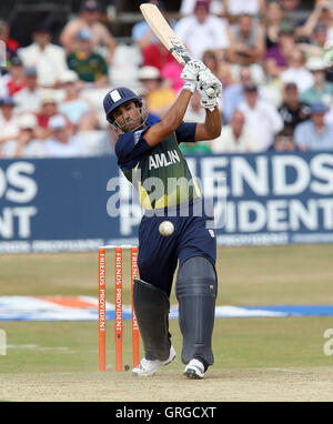 Ravi Bopara in azione di ovatta per Essex - Essex Eagles vs Somerset sciabole - Friends Provident venti 20 T20 Cricket presso la Ford County Ground, Chelmsford Essex - 11/07/10 Foto Stock