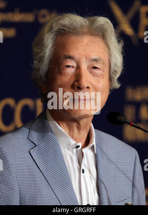 Tokyo, Giappone. 7 Sep, 2016. Ex primo ministro giapponese Junichiro Koizumi parla durante una conferenza stampa il 7 settembre 2016 a Tokyo, Giappone. Koizumi racconta la sua nuova fase nel suo anti-nucleare iniziativa che in luglio ha lanciato un fondo a casa per il supporto di ex US Navy marinai e marines che hanno sviluppato problemi di salute dovuti al fatto che Fukushima Daiichi impianto proprietario Tokyo Electric Power Co. (TEPCO) che dicono che non è riuscito a fornire informazioni precise circa i pericoli di fughe radioattive dai reattori danneggiati, dopo aver preso parte a ''Operazione Tomodachi (Amici), '' a noi mili Foto Stock