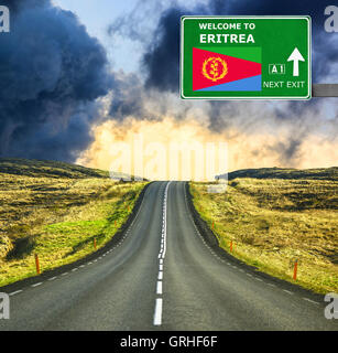 Eritrea cartello stradale contro il cielo blu chiaro Foto Stock