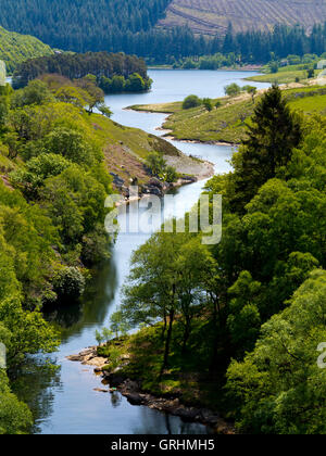 Acqua vicino Craig Goch diga nella valle di Elan sistema di serbatoi Powys Wales UK costruito per la fornitura di acqua a Birmingham Inghilterra Foto Stock