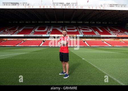 Il Nottingham Forest è di nuovo la firma di Nicklas Bendtner durante un photocall presso la città Massa, Nottingham. Foto Stock