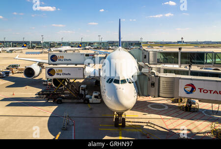 Lufthansa Airbus A380 all'aeroporto internazionale di Francoforte Foto Stock