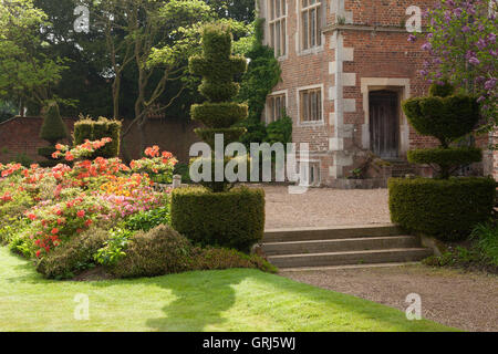 Doddington Hall e giardini, Lincolnshire, Regno Unito. Molla, maggio 2016. Foto Stock