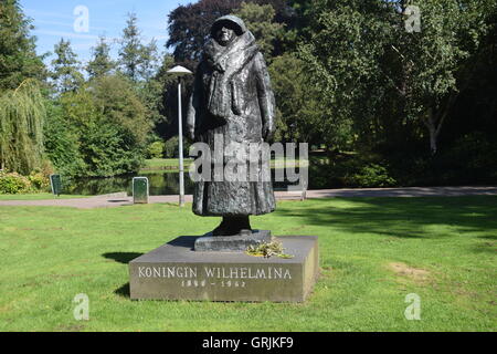 Statua della regina Wilhelmina che è anche il nome di questo parco Foto Stock