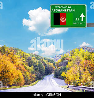 Afghanistan cartello stradale contro il cielo blu chiaro Foto Stock