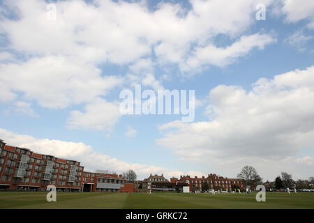 Vista generale di Fenner's Cricket Ground e Università di Cambridge, durante il Cambridge MCCU vs Essex CCC - amichevole partita di cricket - 02/04/12 Foto Stock