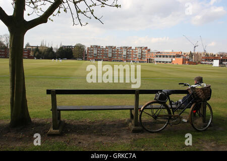 Vista generale di Fenner's Cricket Ground e Università di Cambridge, durante il Cambridge MCCU vs Essex CCC - amichevole partita di cricket - 02/04/12 Foto Stock