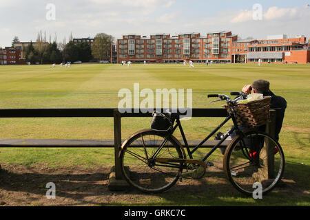 Vista generale di Fenner's Cricket Ground e Università di Cambridge, durante il Cambridge MCCU vs Essex CCC - amichevole partita di cricket - 02/04/12 Foto Stock