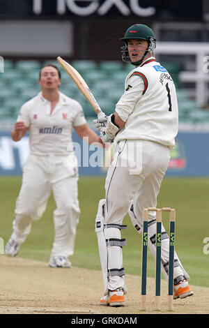 Saranno i punteggi di Jefferson quattro piste per Leicestershire dal bowling di Graham Napier - Leicestershire CCC vs Essex CCC - LV County Championship Division due Cricket di Grace Road, Leicester - 18/05/12 Foto Stock