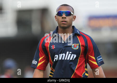 Mulini Tymal in bowling di Essex - Surrey Lions vs Essex Eagles - Amici vita T20 Divisione Sud Cricket alla Kia ovale,Londra - 13/06/12. Foto Stock