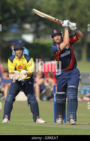 Ben Foakes in azione di ovatta per Essex - Upminster CC vs Essex CCC - Graham Napier beneficio corrispondono a Cricket Upminster Park - 09/09/12 Foto Stock