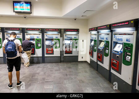 New York City, NY NYC Manhattan, Midtown, Grand Central Terminal, Stazione, MTA Metro-North Railroad, metropolitana urbana, biglietto, Metrocard, distributore automatico Foto Stock