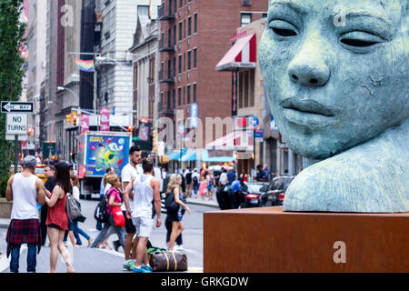 New York City,NY NYC,Manhattan,Midtown,Union Square Park,parco pubblico,piazza pedonale,strada trafficata,scultura,bronzo,Morphous,Lionel Smit,arte,vi Foto Stock