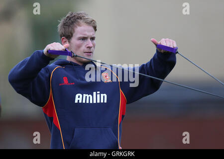 Tom Westley di Essex durante la pratica di reti in anticipo di un giorno - Cambridge MCCU vs Essex CCC - Pre-Season Friendly partita di cricket a massa Fenners, Cambridge - 07/04/14 Foto Stock