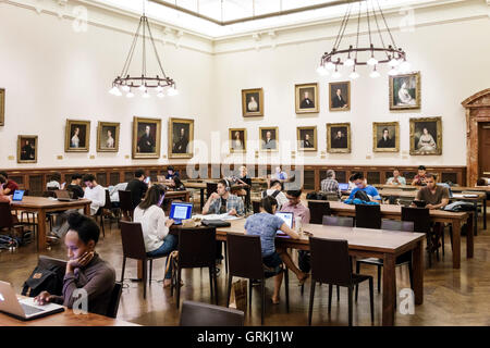 New York City,NY NYC Manhattan,Midtown,New York Public Library,Main Branch,Stephen Schwarzman building,storico punto di riferimento,Edna Barnes Solomon room,Read Foto Stock