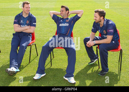 Tim Phillips (L), Mark Pettini e Jaik Mickleburgh relax durante la foto chiamata - Essex CCC Premere giorno presso l'Essex County Ground, Chelmsford - 01/04/14 Foto Stock