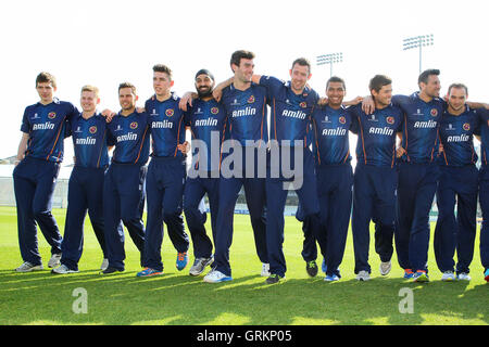 Essex giocatori huddle durante la foto chiamata - Essex CCC Premere giorno presso l'Essex County Ground, Chelmsford - 01/04/14 Foto Stock