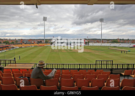 Vista generale davanti a giocare - Northamptonshire Santi vs Essex Eagles - Royal London One-Day Cup al County Ground, Northampton - 21/08/14 Foto Stock