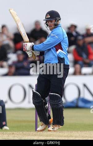 David Willey in azione di ovatta per Northants - Northamptonshire Steelbacks vs Essex Eagles - Royal London One-Day Cup al County Ground, Northampton - 21/08/14 Foto Stock