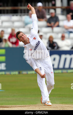 Reece Topley in azione di bowling per Essex - Essex CCC vs Inghilterra - Sfida LV corrispondono all'Essex County Ground, Chelmsford - 03/07/13 Foto Stock