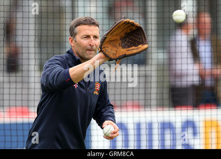 Essex head coach Paolo Grayson - Essex Eagles vs Lancashire fulmini - Banca dello Yorkshire YB40 Cricket presso l'Essex County Ground, Chelmsford - 16/06/13 Foto Stock