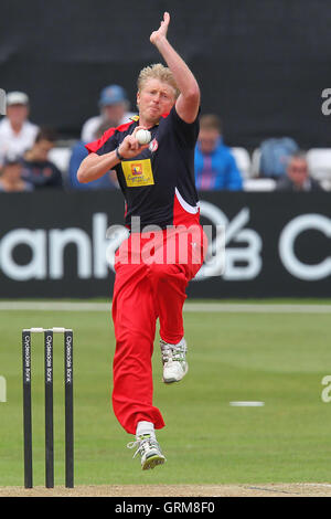 Glen Chapple in azione di bowling per Lancashire - Essex Eagles vs Lancashire fulmini - Banca dello Yorkshire YB40 Cricket presso l'Essex County Ground, Chelmsford - 16/06/13 Foto Stock