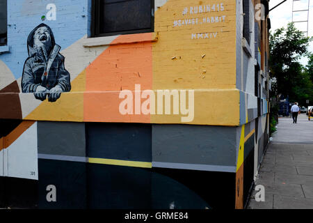 Murale di un bambino ridere lungo Christopher Columbus Drive in centro storico,Jersey City,New Jersey,USA Foto Stock