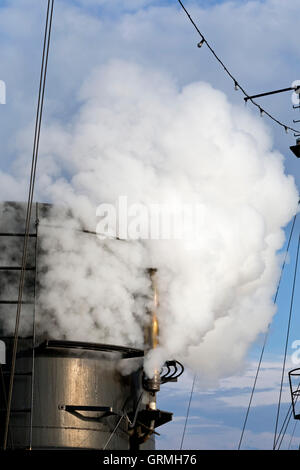 Camino, vapore icebreaker 'Stettin' sul suo modo da Amburgo a Kiel Foto Stock