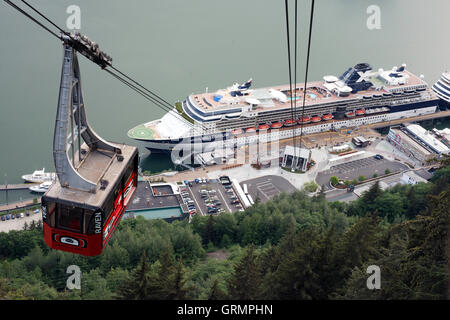 Montare Roberts tramvia di Juneau dock, Alaska, Stati Uniti d'America. Cruise Ship Terminal e Mt Roberts Tram, Alaska, all'interno del passaggio, Regno S Foto Stock