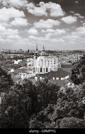 Panorama della città e Malostranske namesti. Praga, Repubblica Ceca. Foto Stock