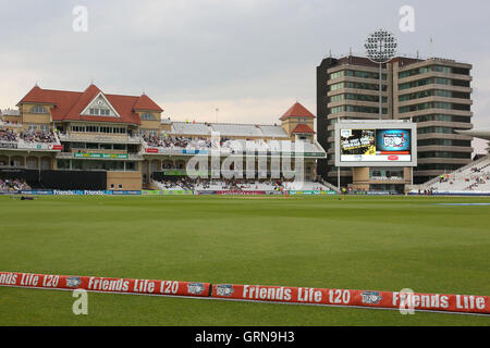 Vista generale prima dell'avvio della riproduzione - Nottinghamshire fuorilegge vs Essex Eagles - Amici vita T20 Cricket Quarter-Final a Trent Bridge, Nottingham - 08/08/13 Foto Stock