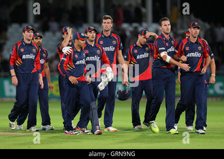 L'Essex giocatori festeggiare la vittoria - Nottinghamshire fuorilegge vs Essex Eagles - Amici vita T20 Cricket Quarter-Final a Trent Bridge, Nottingham - 08/08/13 Foto Stock