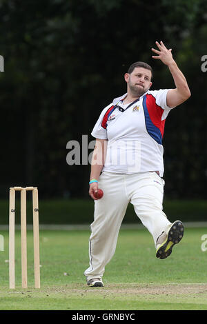 Hornchurch Athletic CC vs Brookweald CC - Mid-Essex Cricket League a Hylands Park - 30/08/14 Foto Stock