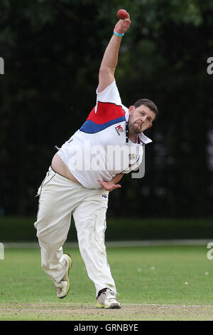 Hornchurch Athletic CC vs Brookweald CC - Mid-Essex Cricket League a Hylands Park - 30/08/14 Foto Stock