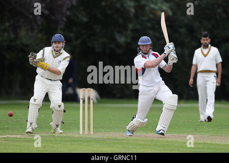 Hornchurch Athletic CC vs Brookweald CC - Mid-Essex Cricket League a Hylands Park - 30/08/14 Foto Stock